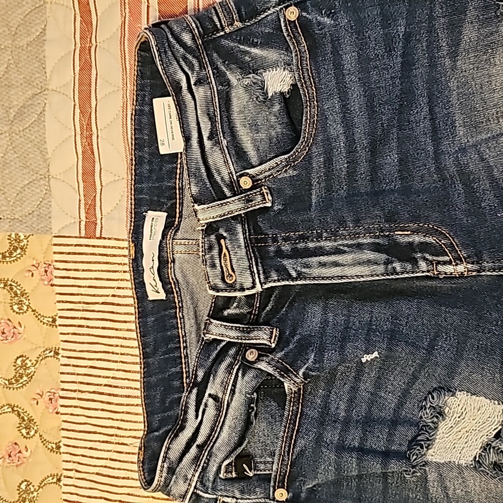KanCan jeans size 28